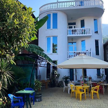 Emiliya Guest House Gagra Extérieur photo
