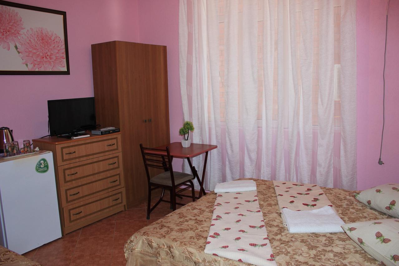 Emiliya Guest House Gagra Extérieur photo