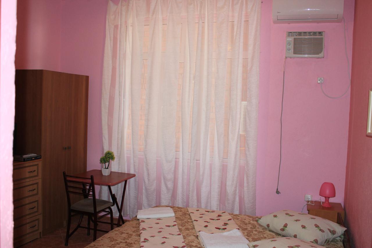 Emiliya Guest House Gagra Extérieur photo