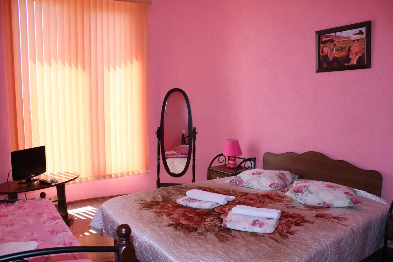 Emiliya Guest House Gagra Extérieur photo