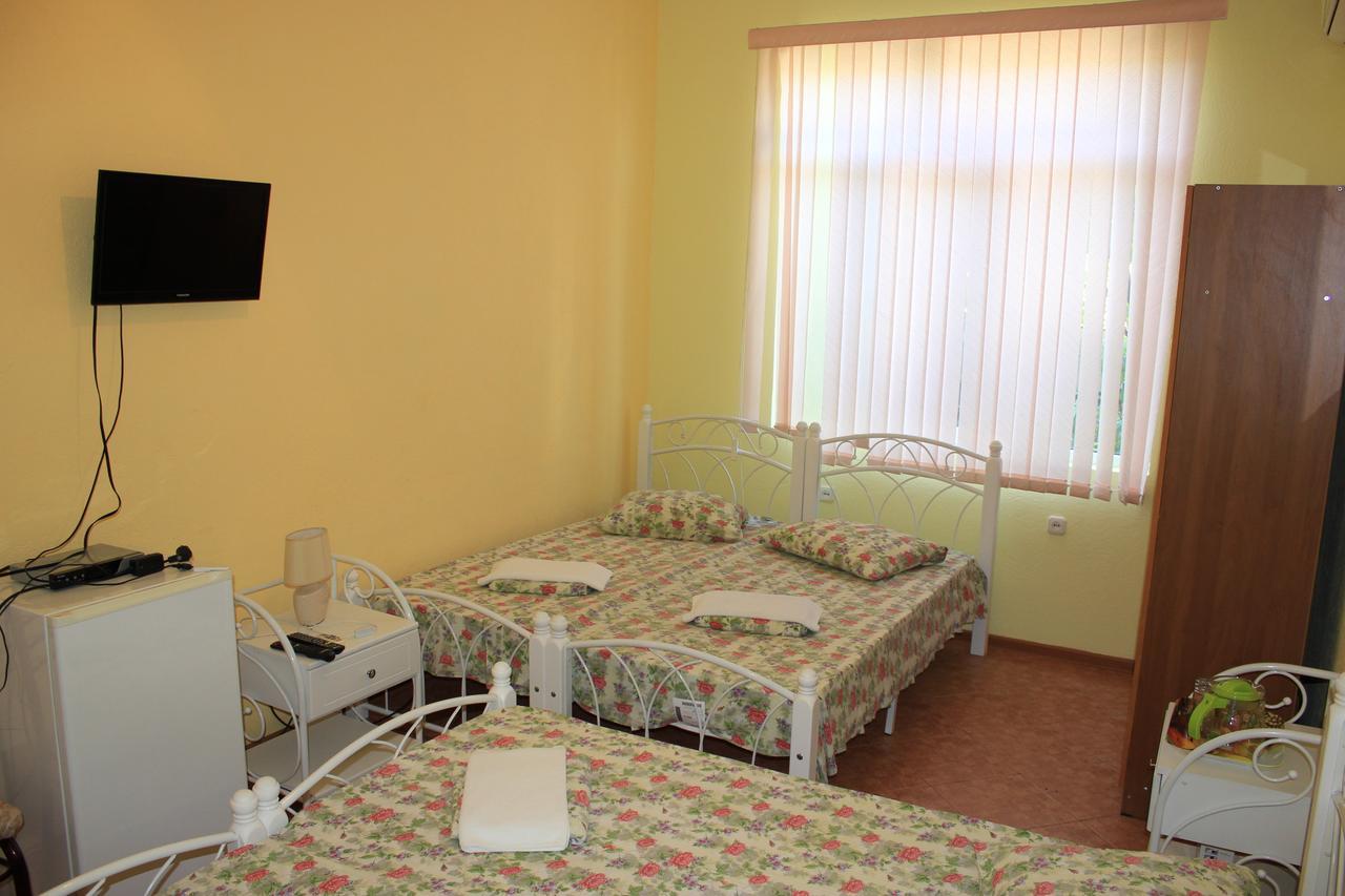Emiliya Guest House Gagra Extérieur photo