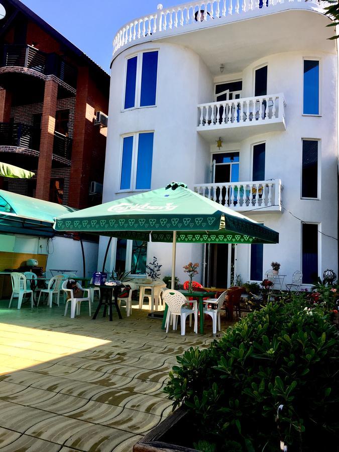 Emiliya Guest House Gagra Extérieur photo