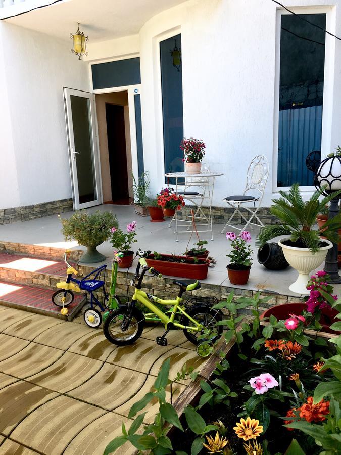 Emiliya Guest House Gagra Extérieur photo
