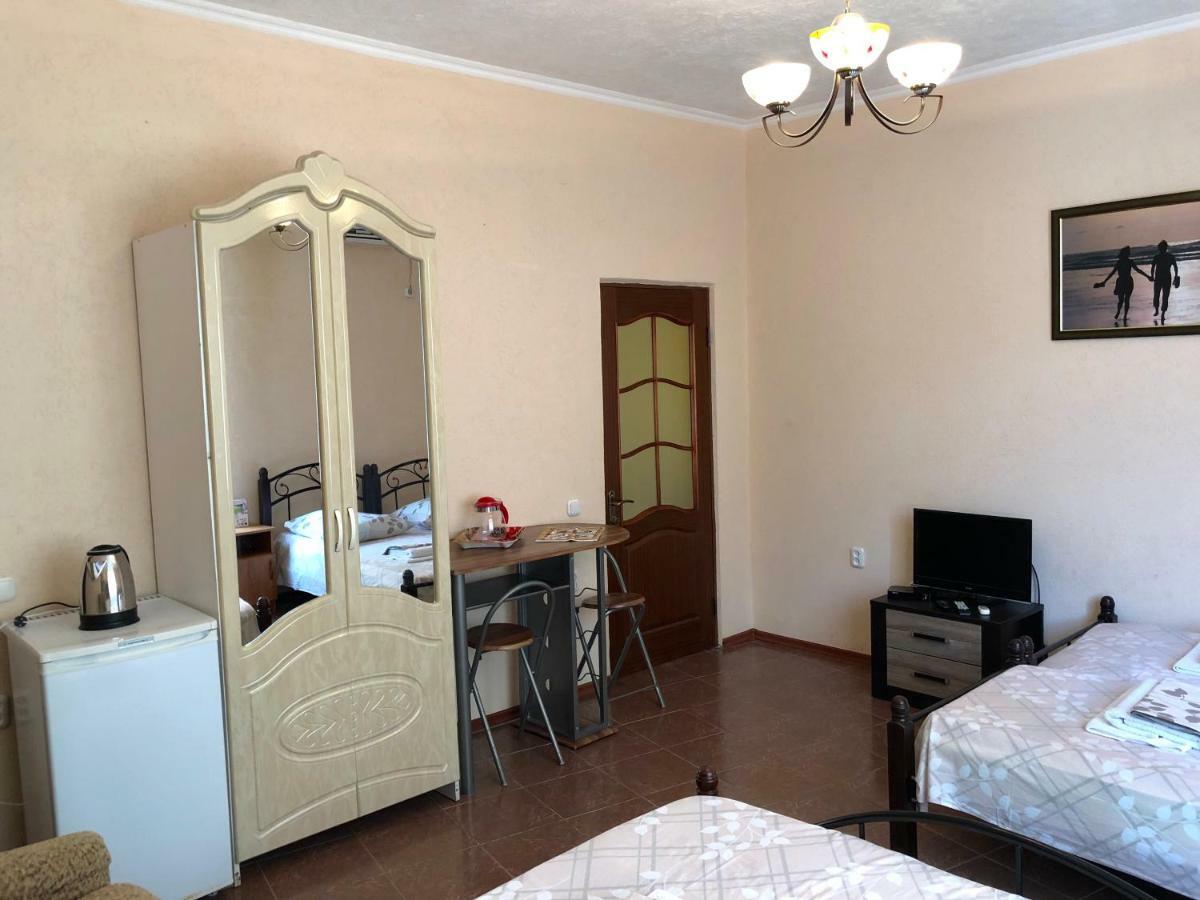 Emiliya Guest House Gagra Extérieur photo