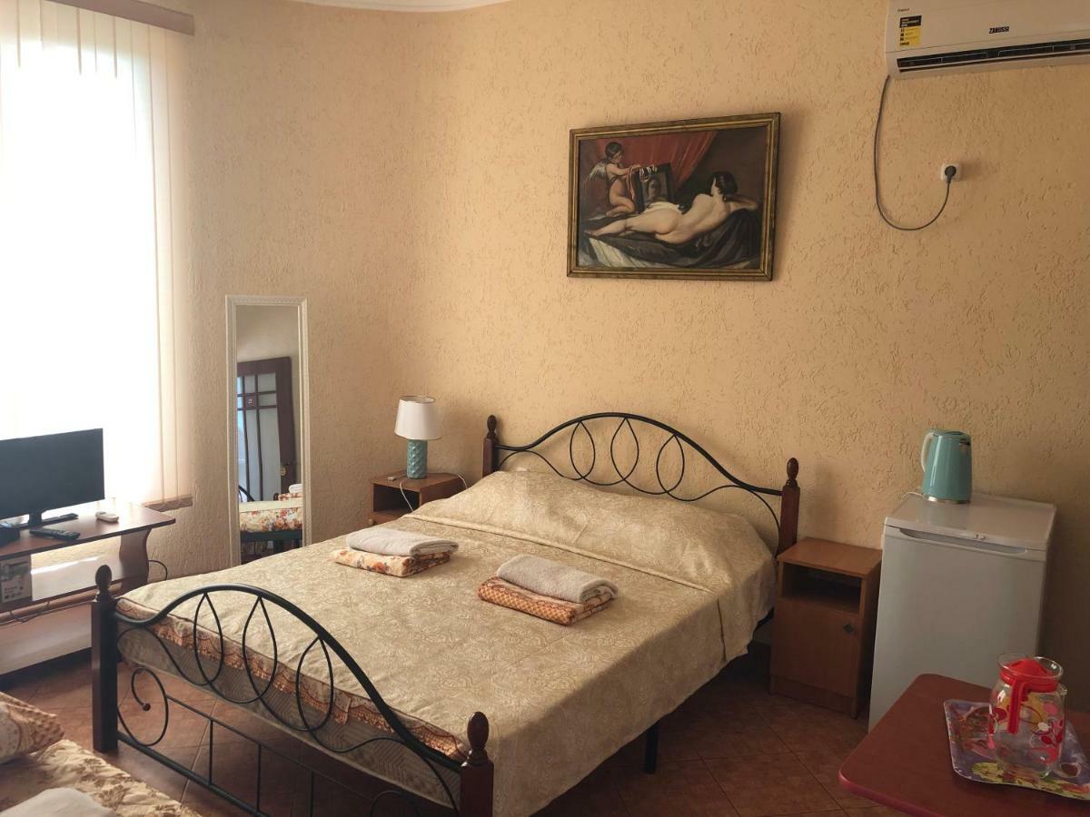 Emiliya Guest House Gagra Extérieur photo